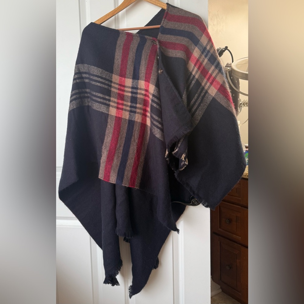 2 Chic Cape with Button Closure - Picture 4 of 11
